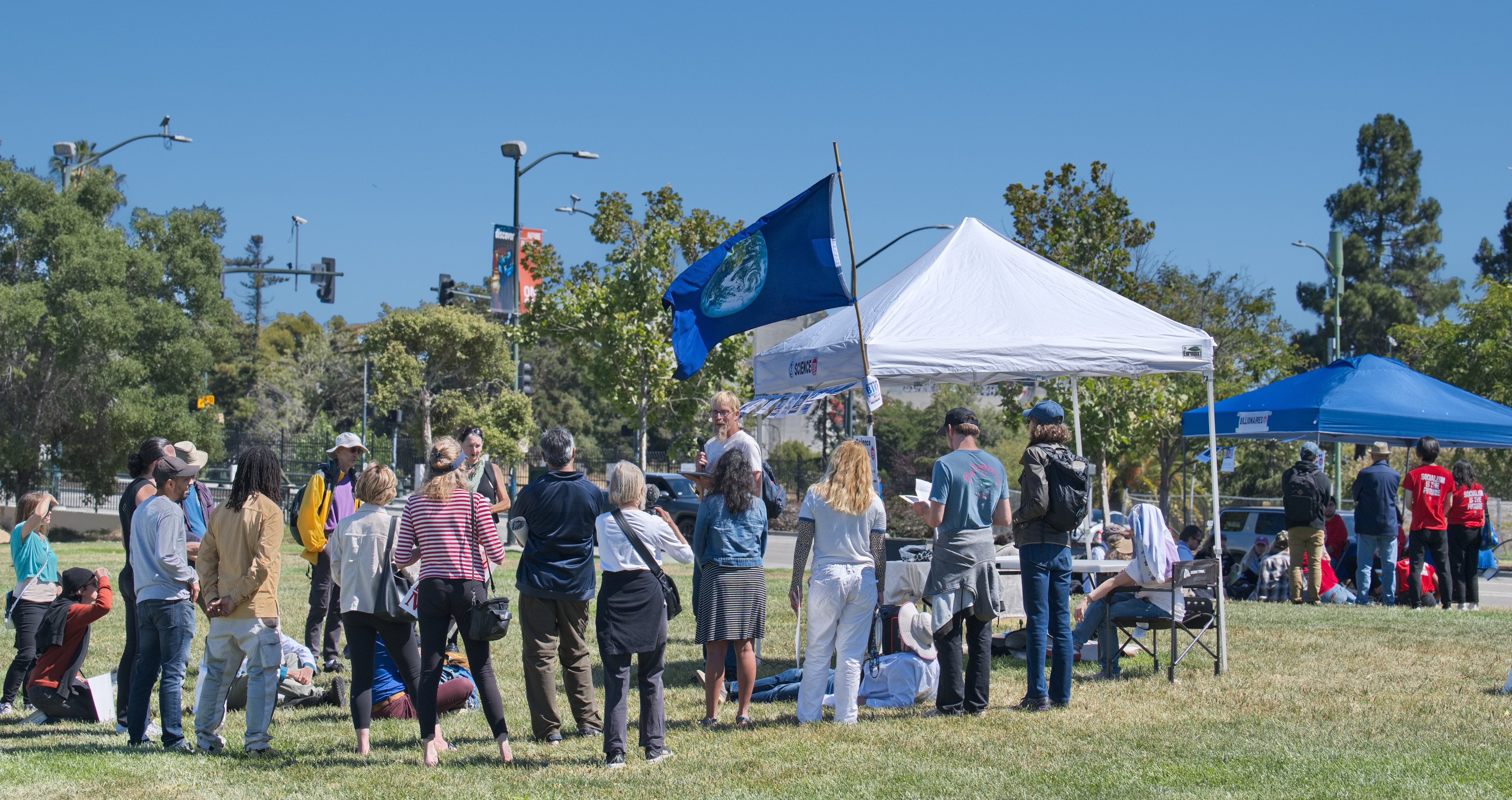 Crowds at Scientist Rebellion teach-in at Lake Merritt, Oakland, CA.