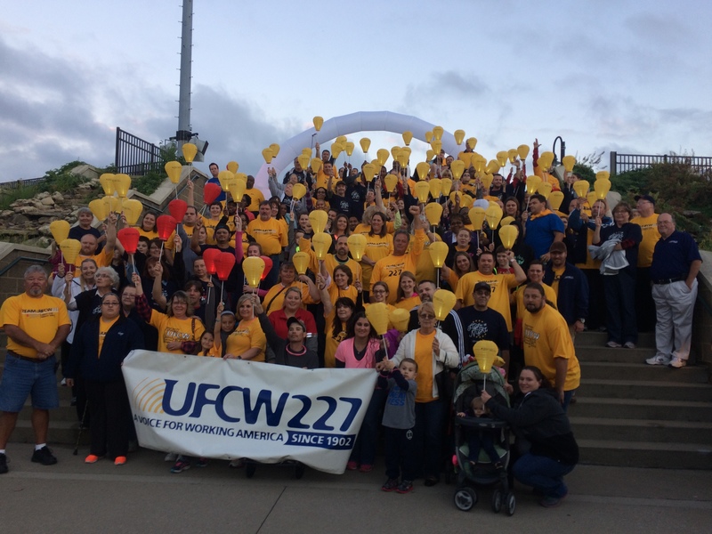Image of union members participating in the Leukemia and Lymphoma Society's Light the Night Walk