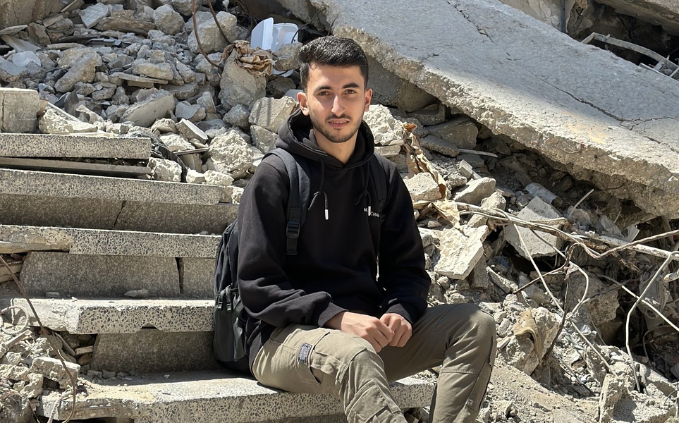 Pressure the University of Glasgow to waive Mohammad's fees and secure his safe evacuation