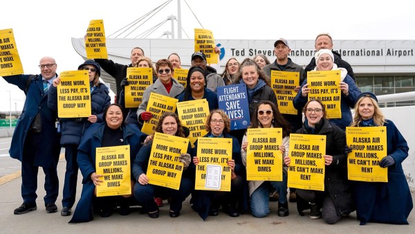Horizon Flight Attendants Picket Across the Country
